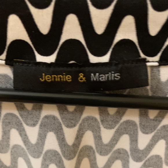 JENNIE & MARLIS Black and White stretchy top - Picture 3 of 4